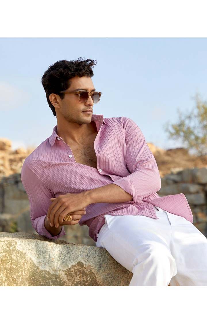Men's Pink Solid Casual Shirts