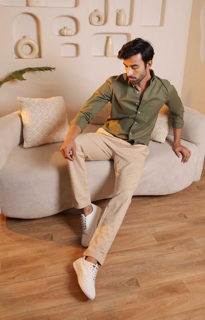 SUBTRACT-Men Olive Comfort Fit Solid Button Down Casual Oxford Shirt