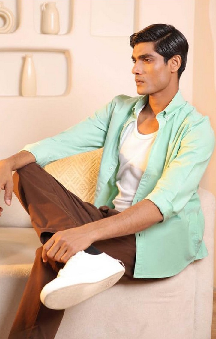 SUBTRACT-Men Light Green Slim Fit Solid Button Down Yarn Dyed Casual Oxford Shirt