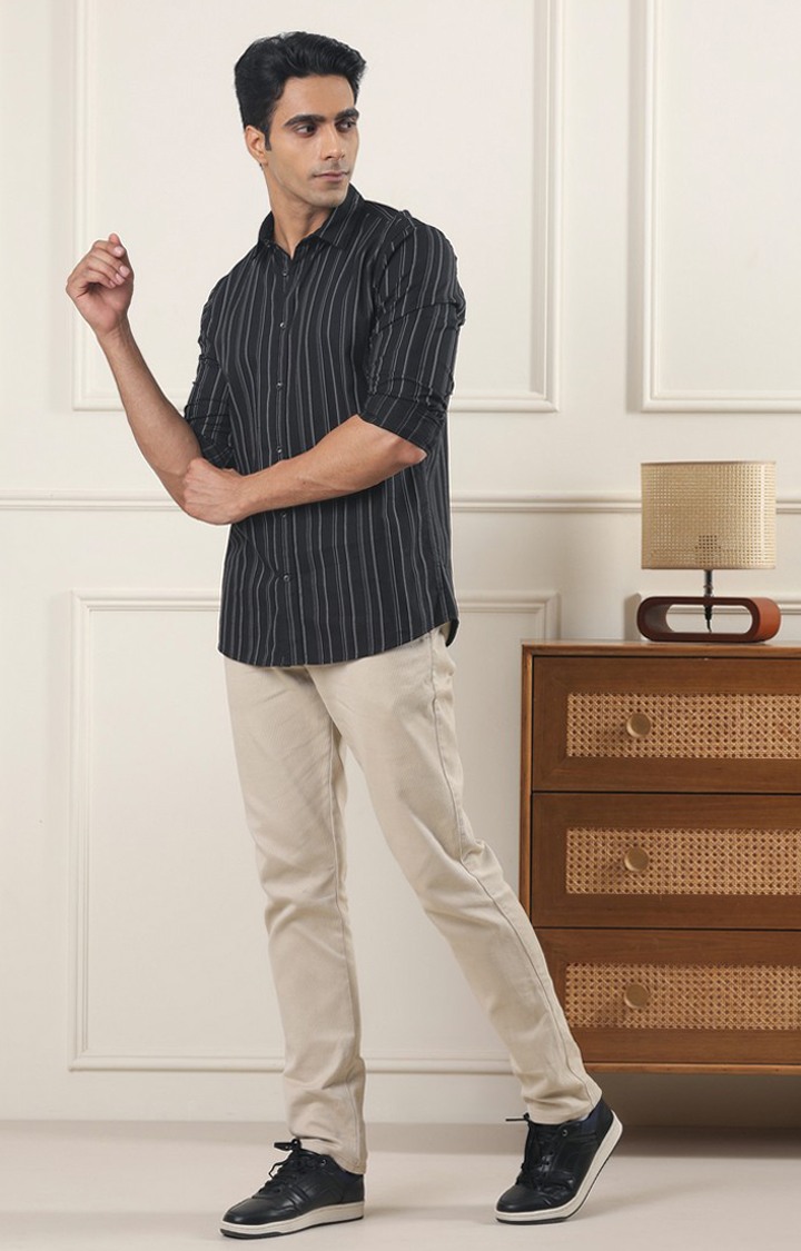 SUBTRACT-Men Black Striped Comfort Fit Spread Collar Casual Shirt
