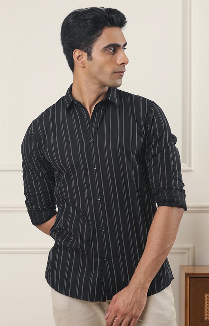 SUBTRACT-Men Black Striped Comfort Fit Spread Collar Casual Shirt