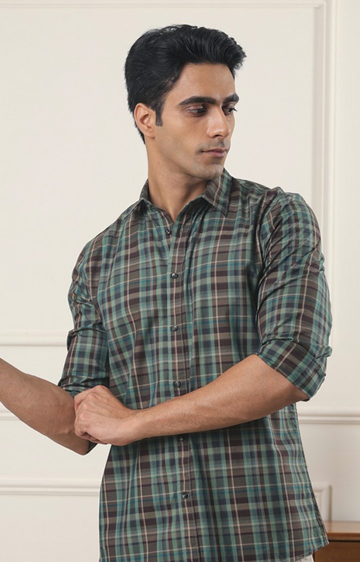 SUBTRACT-Men Forest Green Checked Comfort Fit Spread Collar Casual Shirt