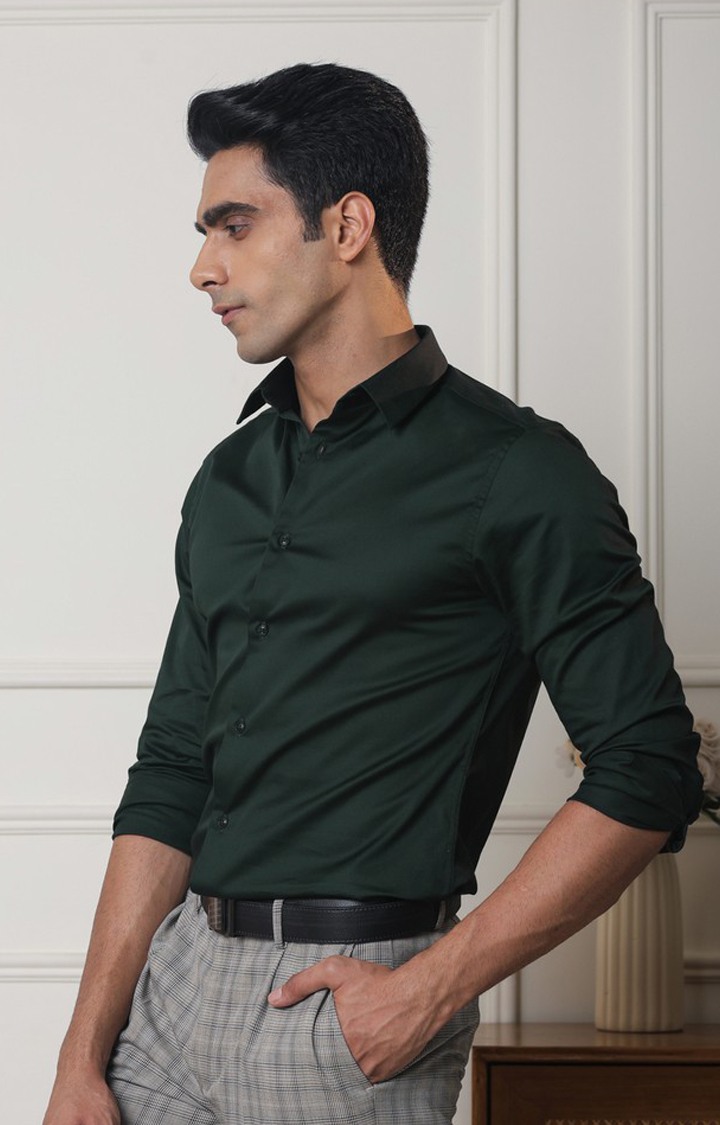 SUBTRACT-Men Bottle Green Slim Fit Solid Spread Collar Cotton Satin Evening Shirt