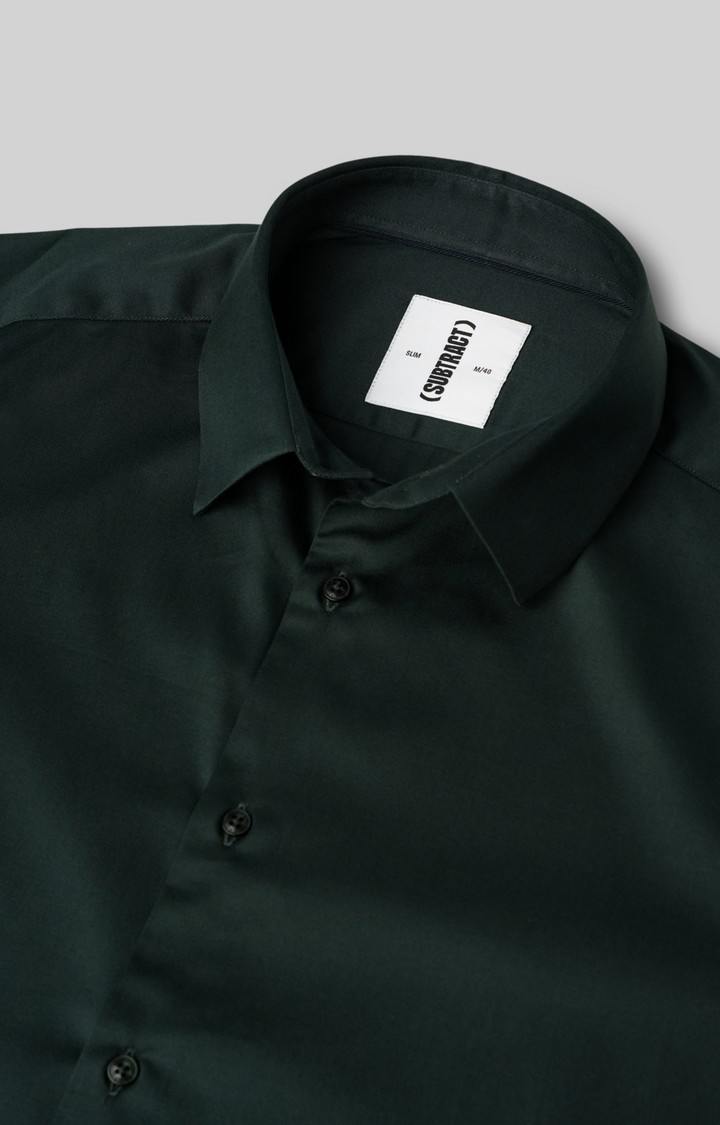 SUBTRACT-Men Bottle Green Slim Fit Solid Spread Collar Cotton Satin Evening Shirt