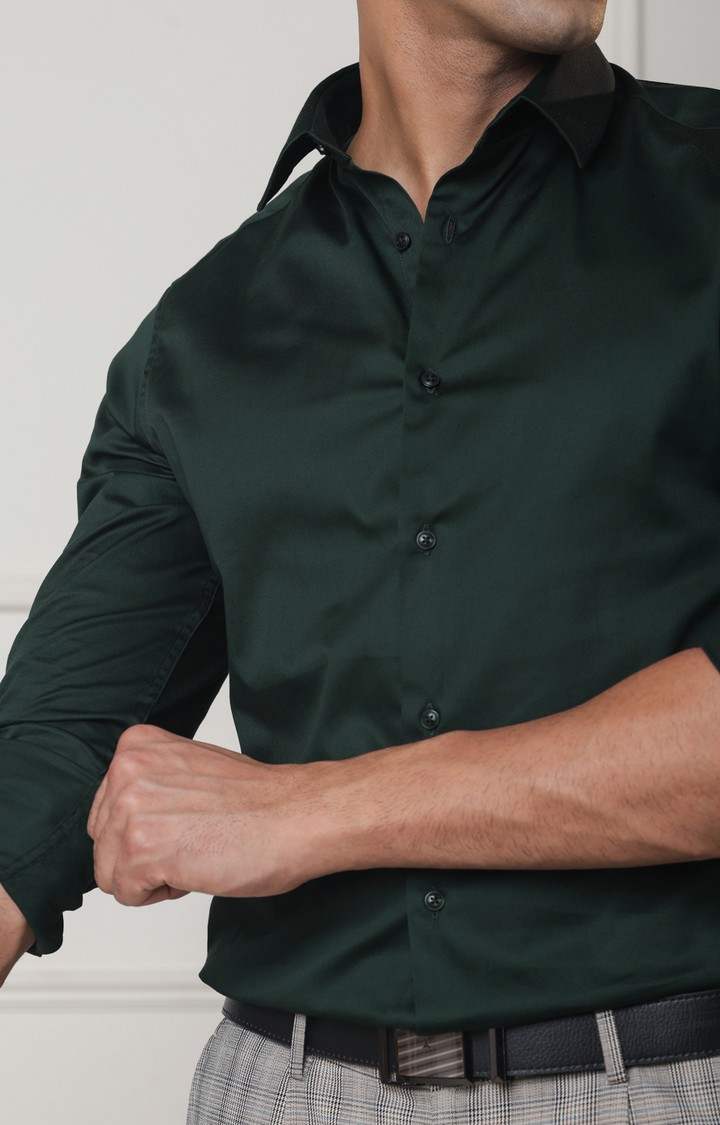 SUBTRACT-Men Bottle Green Slim Fit Solid Spread Collar Cotton Satin Evening Shirt