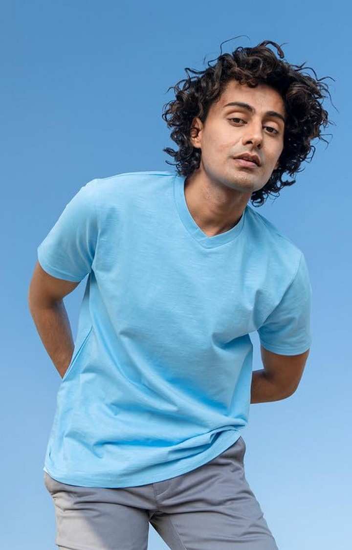 SUBTRACT-Men Airy Blue Comfort Fit Slub Textured V-Neck Casual T-Shirt