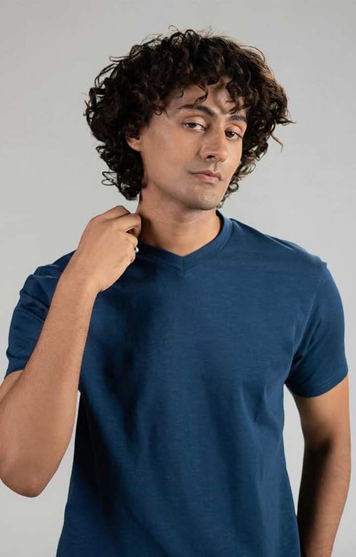 SUBTRACT-Men Denim Blue Comfort Fit Slub Textured V-Neck Casual T-Shirt