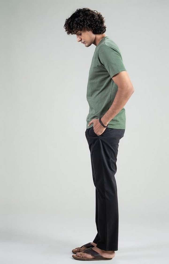 SUBTRACT-Men Green Comfort Fit Slub Textured V-Neck Casual T-Shirt