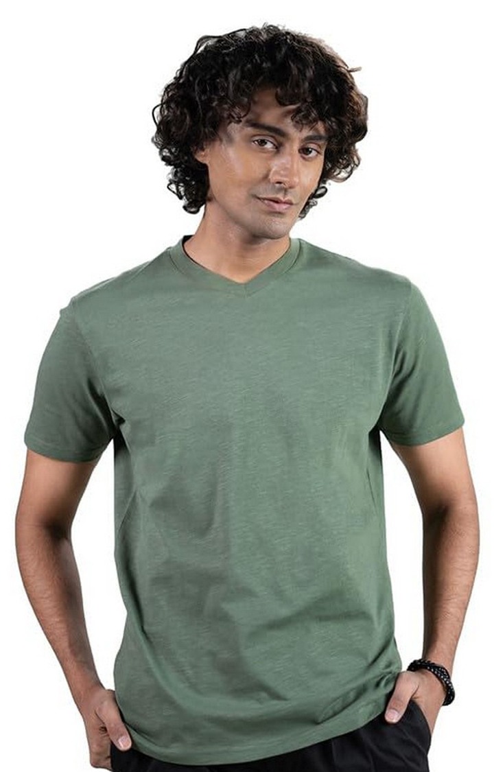 SUBTRACT-Men Green Comfort Fit Slub Textured V-Neck Casual T-Shirt