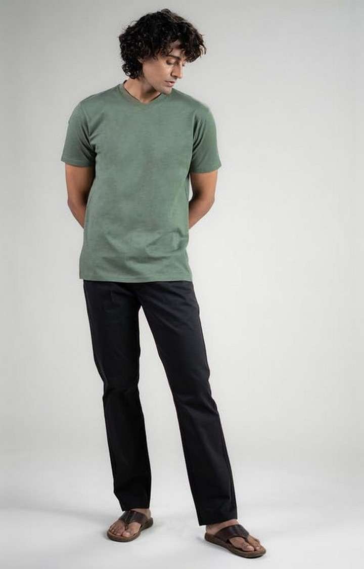 SUBTRACT-Men Green Comfort Fit Slub Textured V-Neck Casual T-Shirt