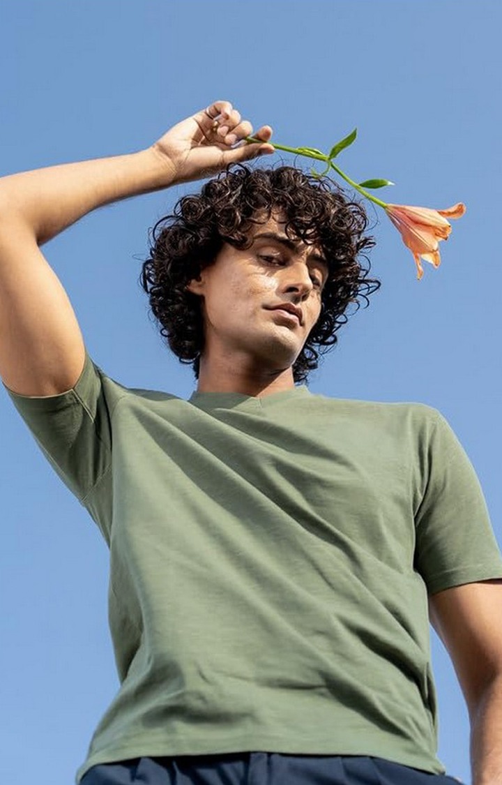 SUBTRACT-Men Green Comfort Fit Slub Textured V-Neck Casual T-Shirt