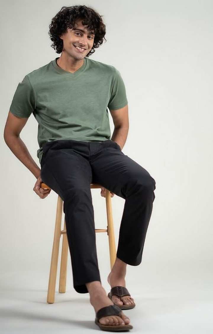 SUBTRACT-Men Green Comfort Fit Slub Textured V-Neck Casual T-Shirt