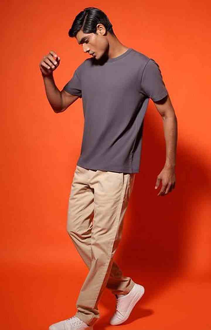 SUBTRACT-Men Dark Grey Comfort Fit Solid 4-Way Stretch Round Neck Tshirt
