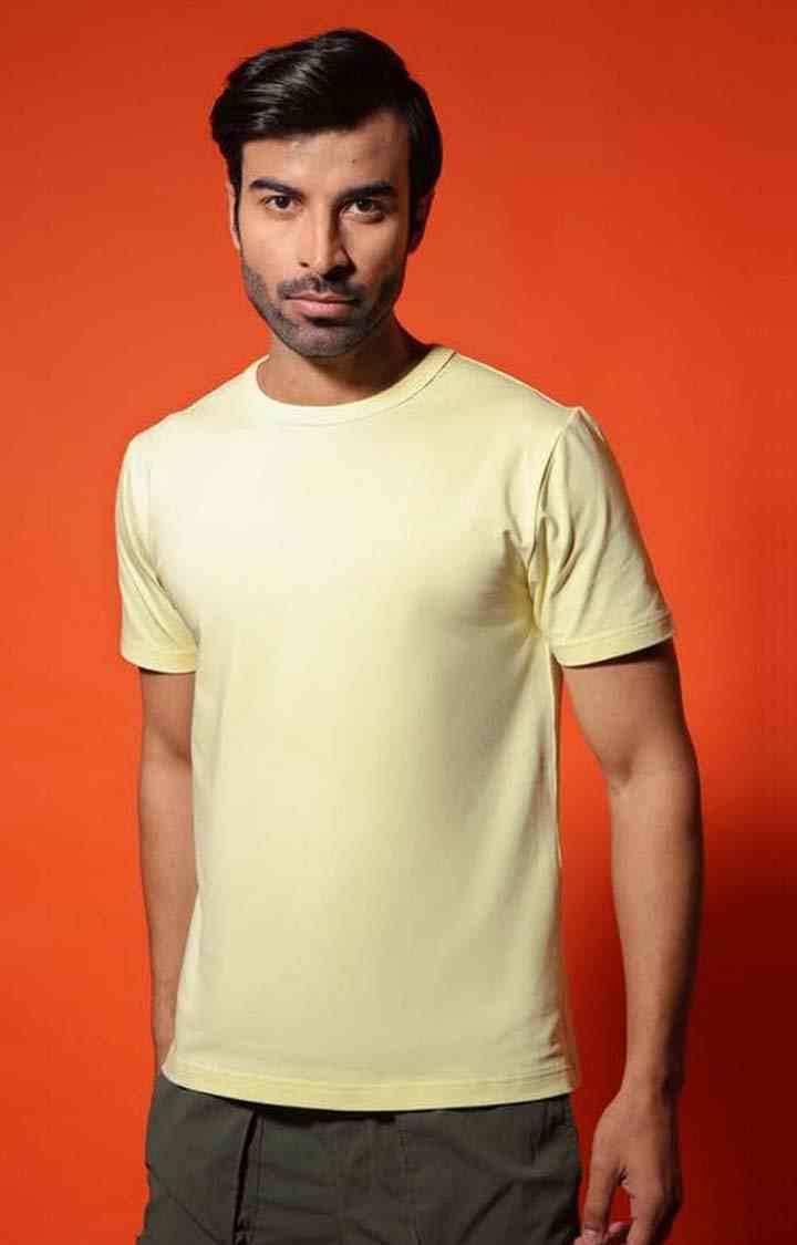 SUBTRACT-Men Lemon Yellow Comfort Fit Solid 4-Way Stretch Round Neck Tshirt