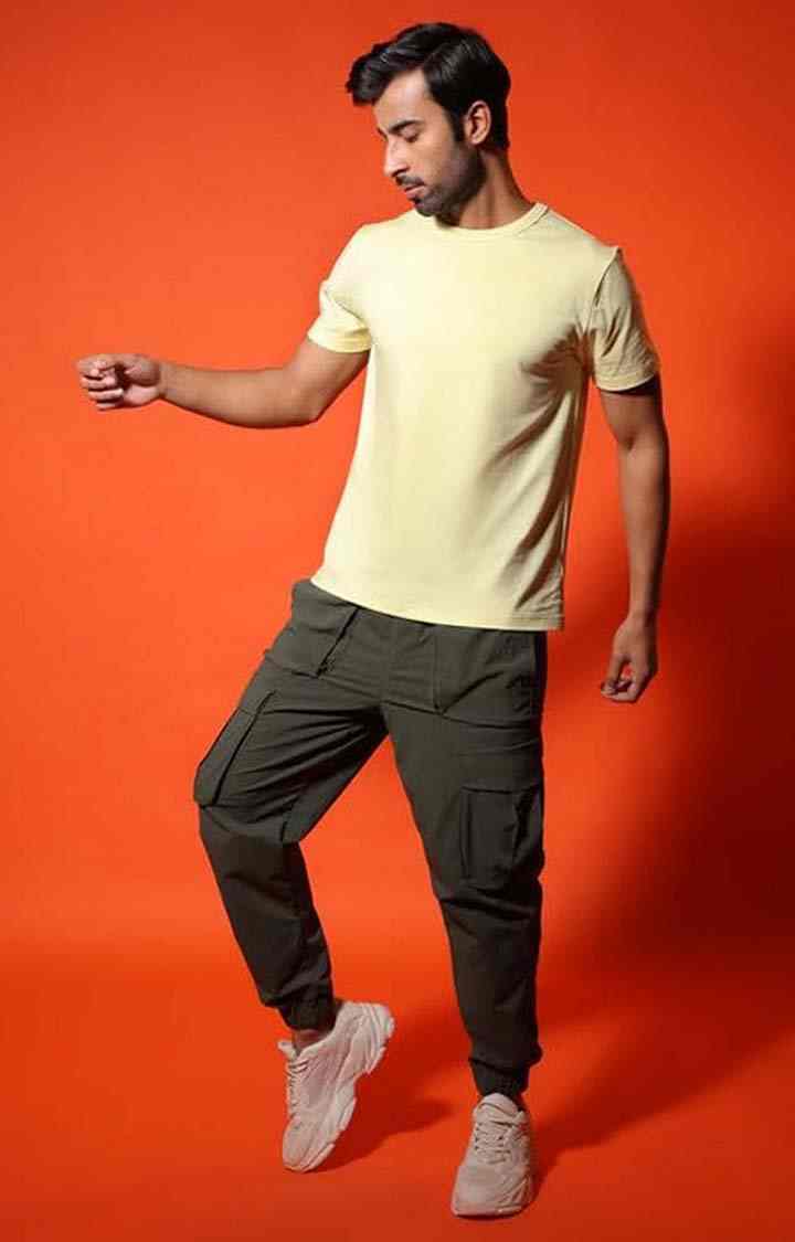 SUBTRACT-Men Lemon Yellow Comfort Fit Solid 4-Way Stretch Round Neck Tshirt