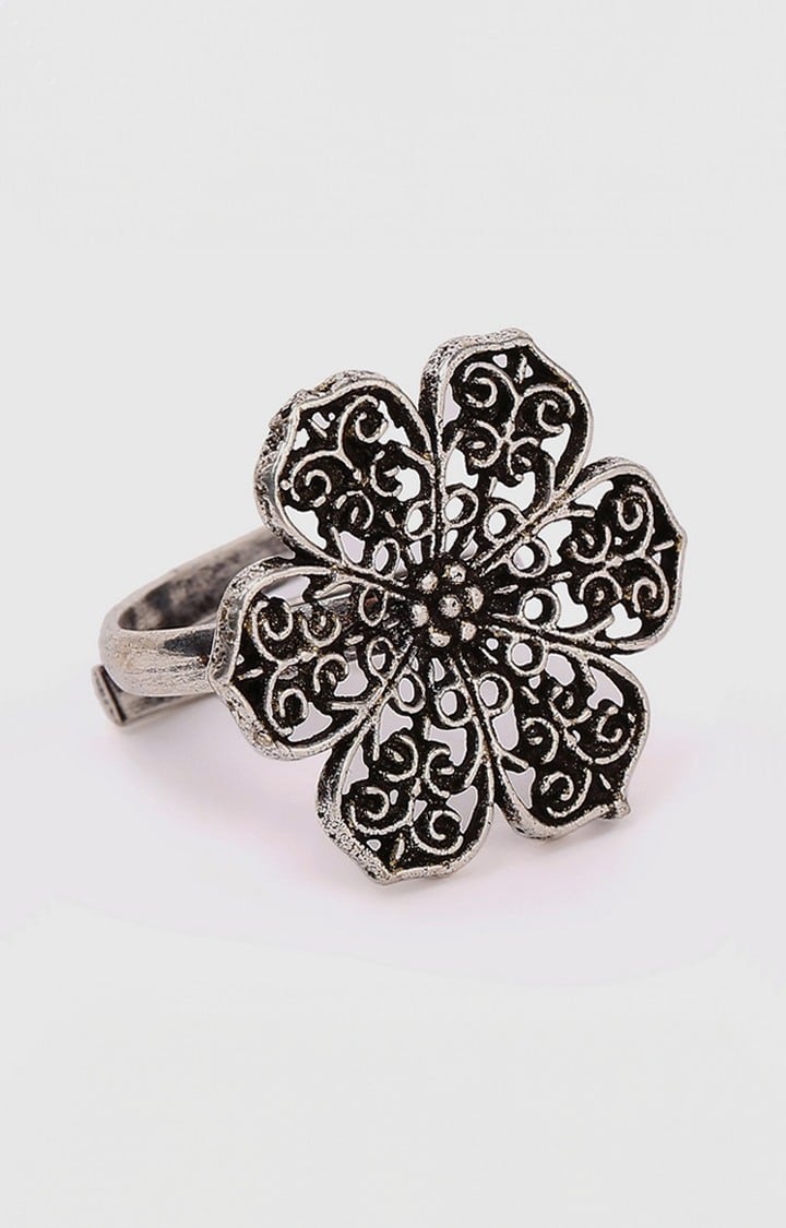 SOHI Set Of 2 Silver Plated Designed Toe Ring