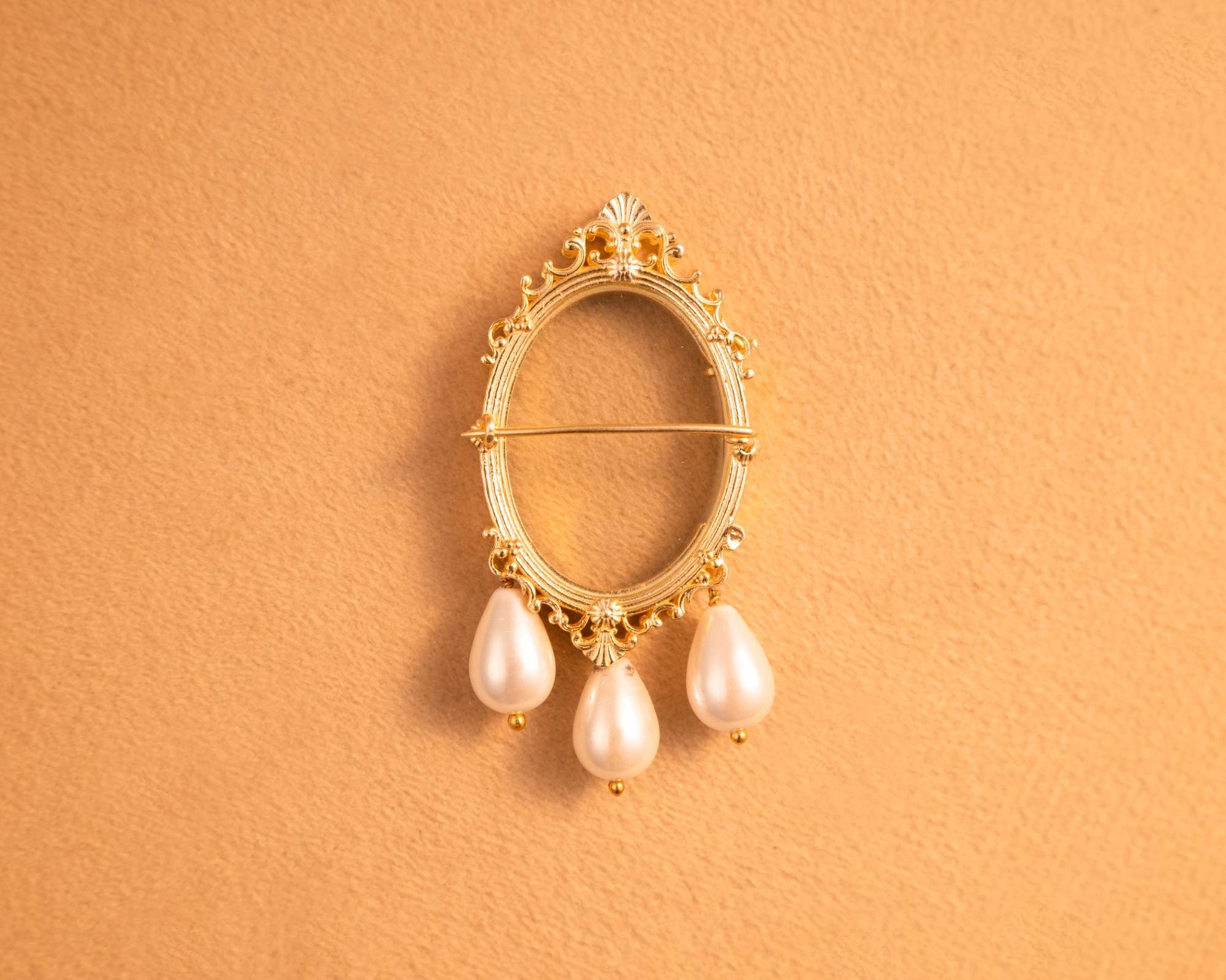 Tijori Pearl Drop Brooch