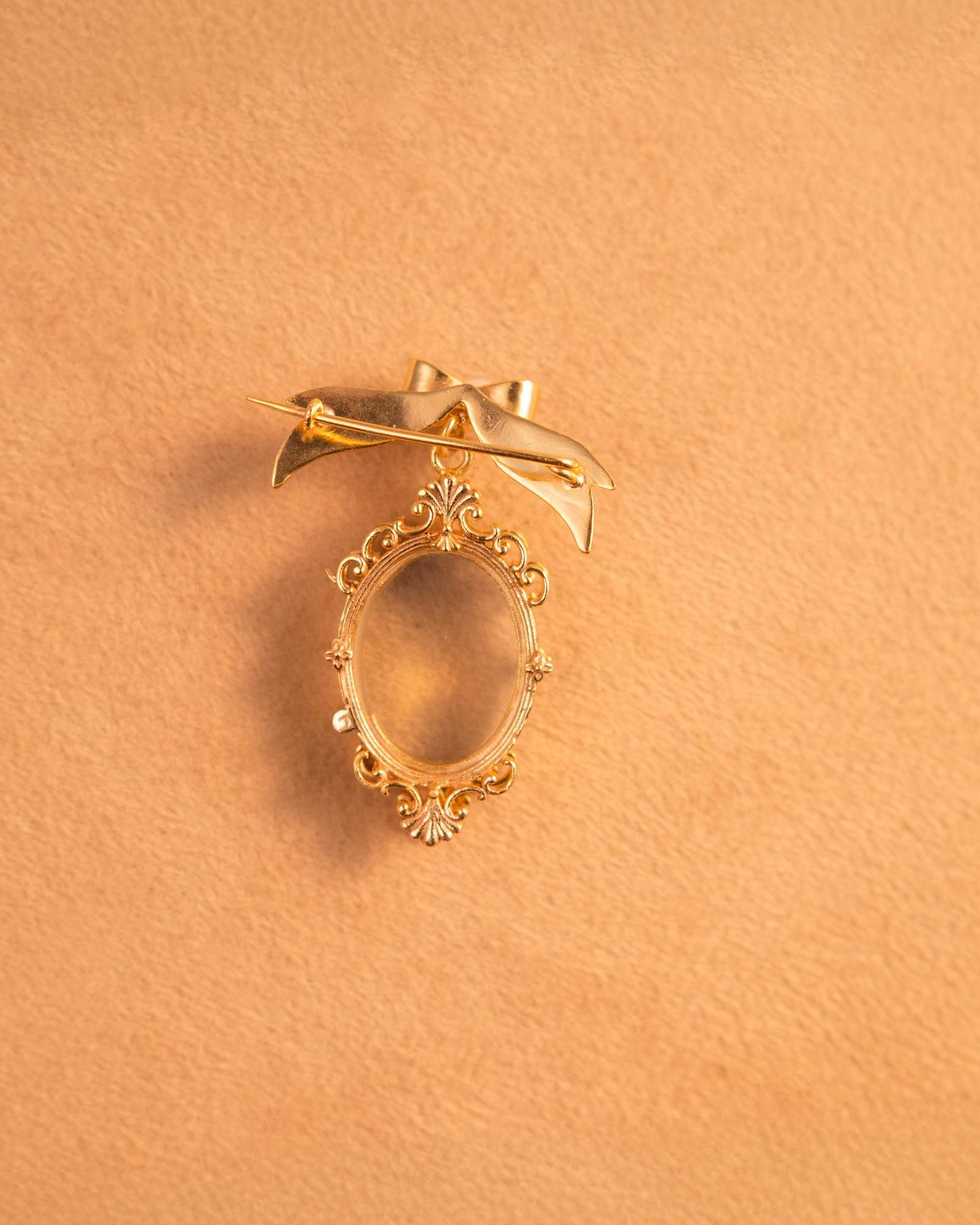Treasure Bow Brooch