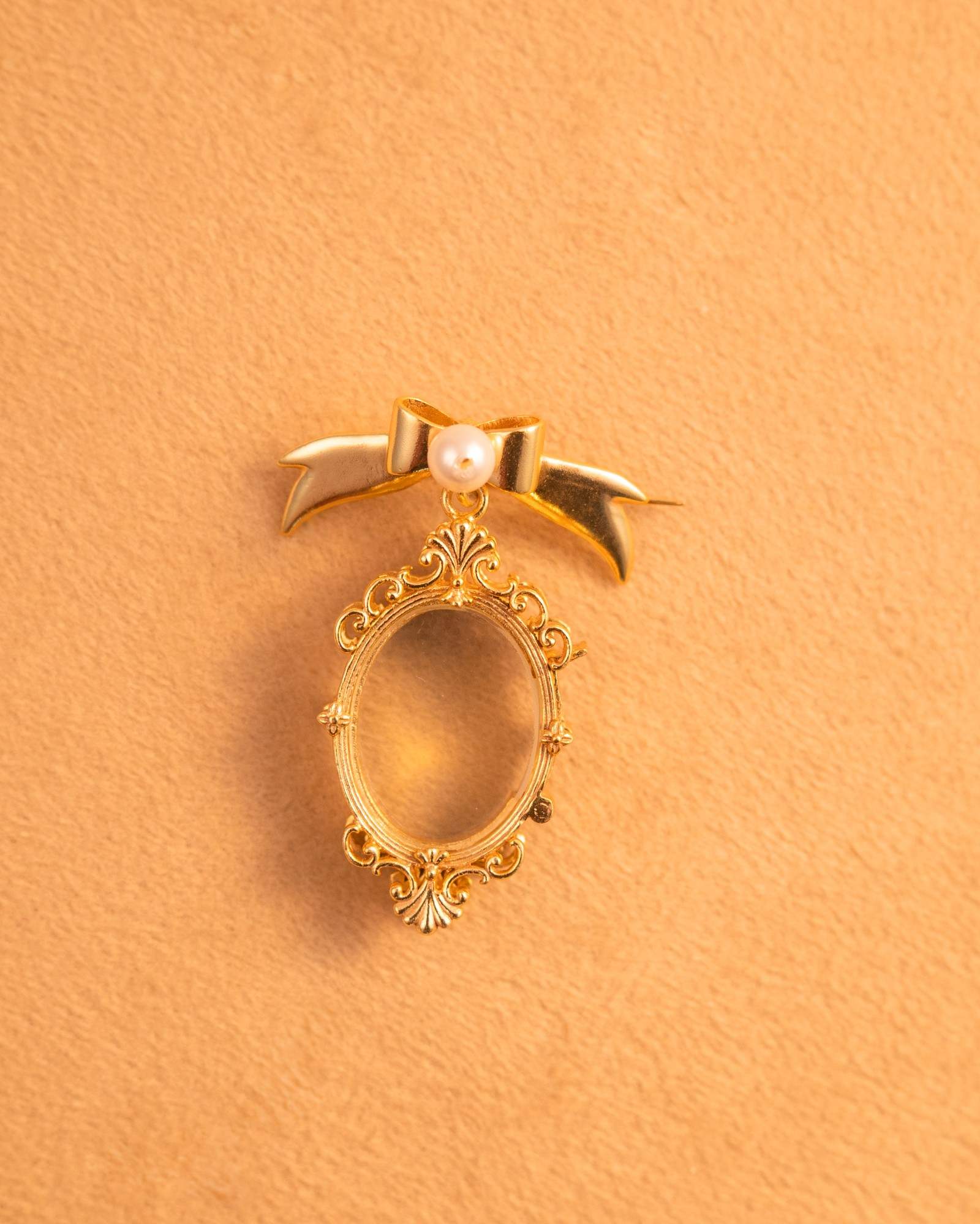 Treasure Bow Brooch