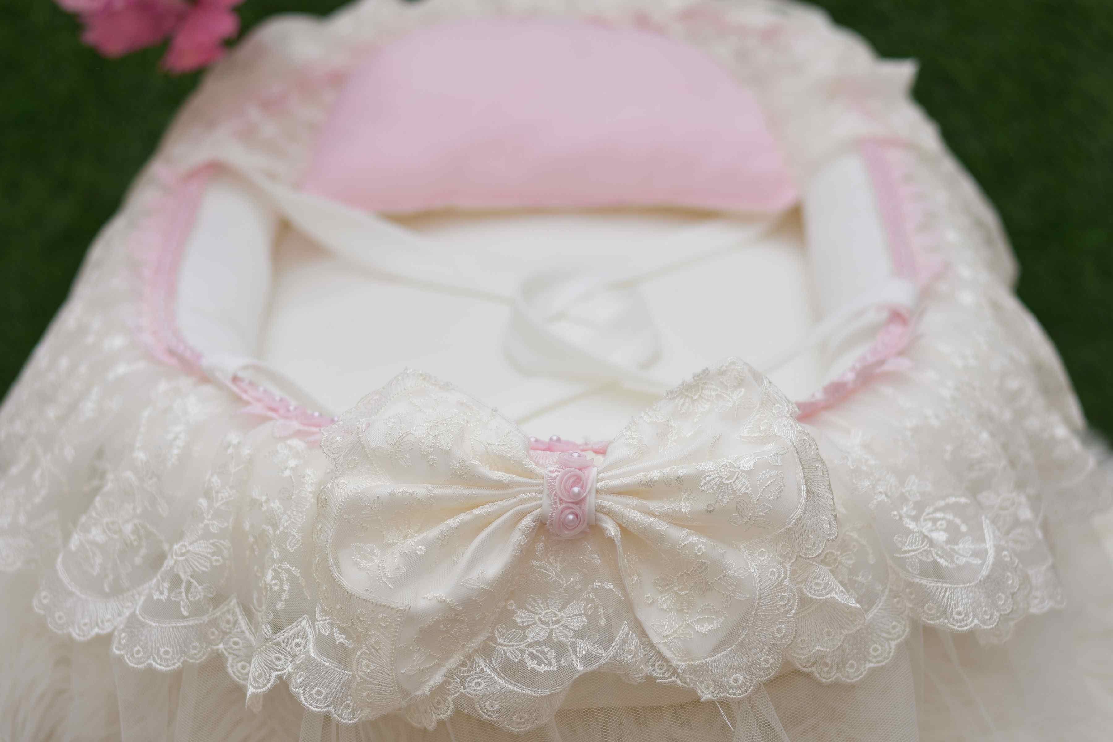 Roseate Den Classic Baby Nest