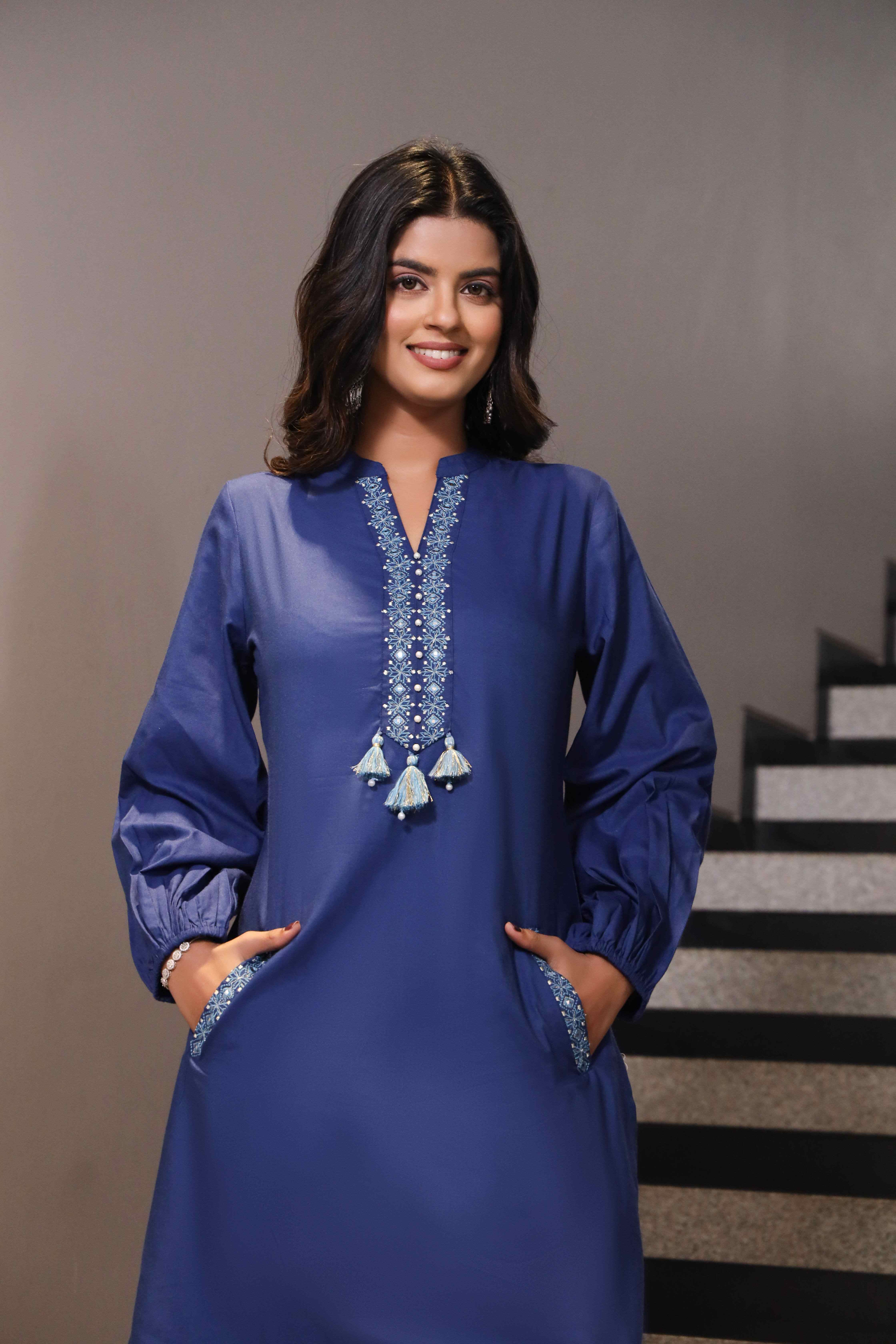 WOMEN'S TEAL EMBROIDERED KURTA