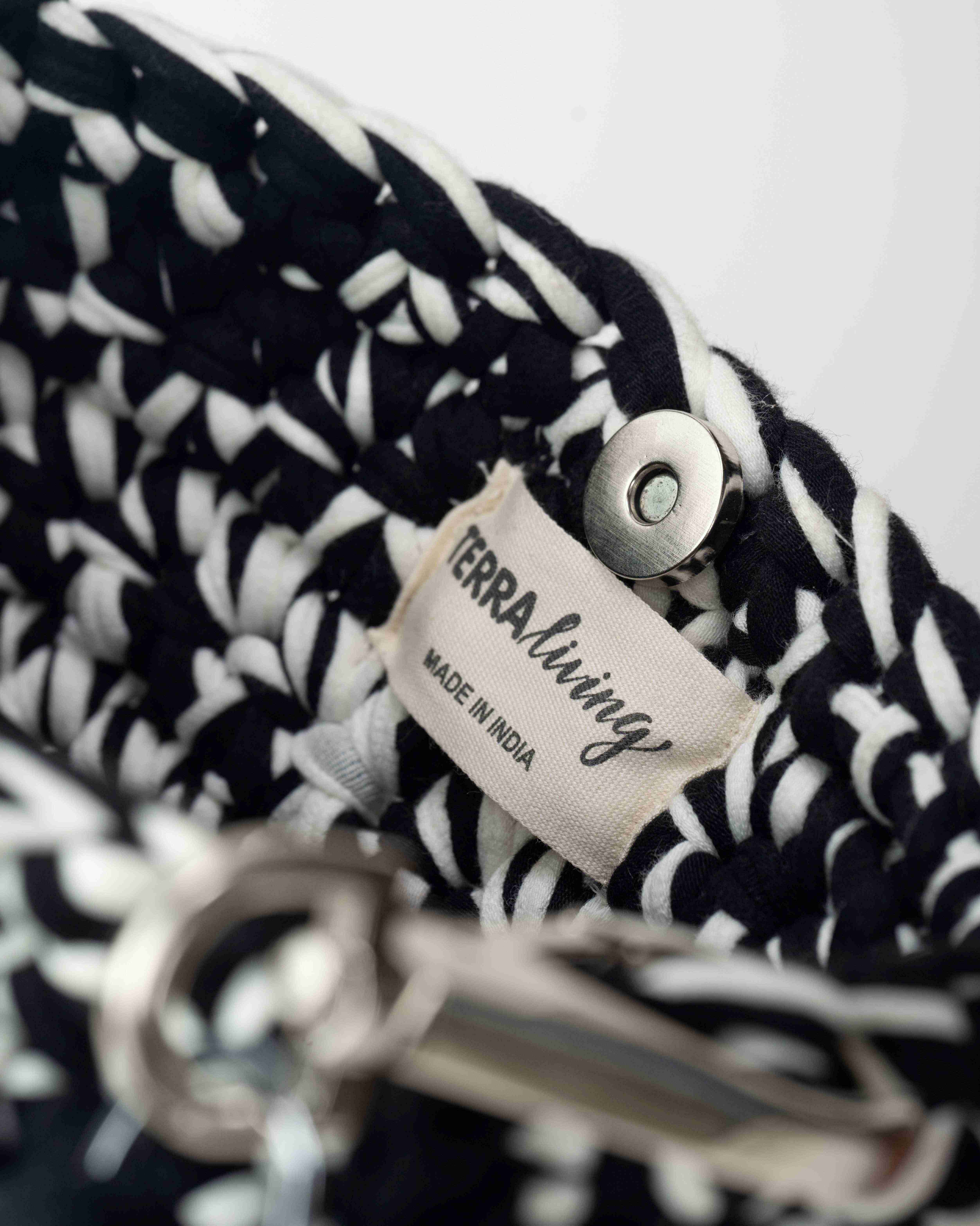 Bold Blend Handbag - Black & White