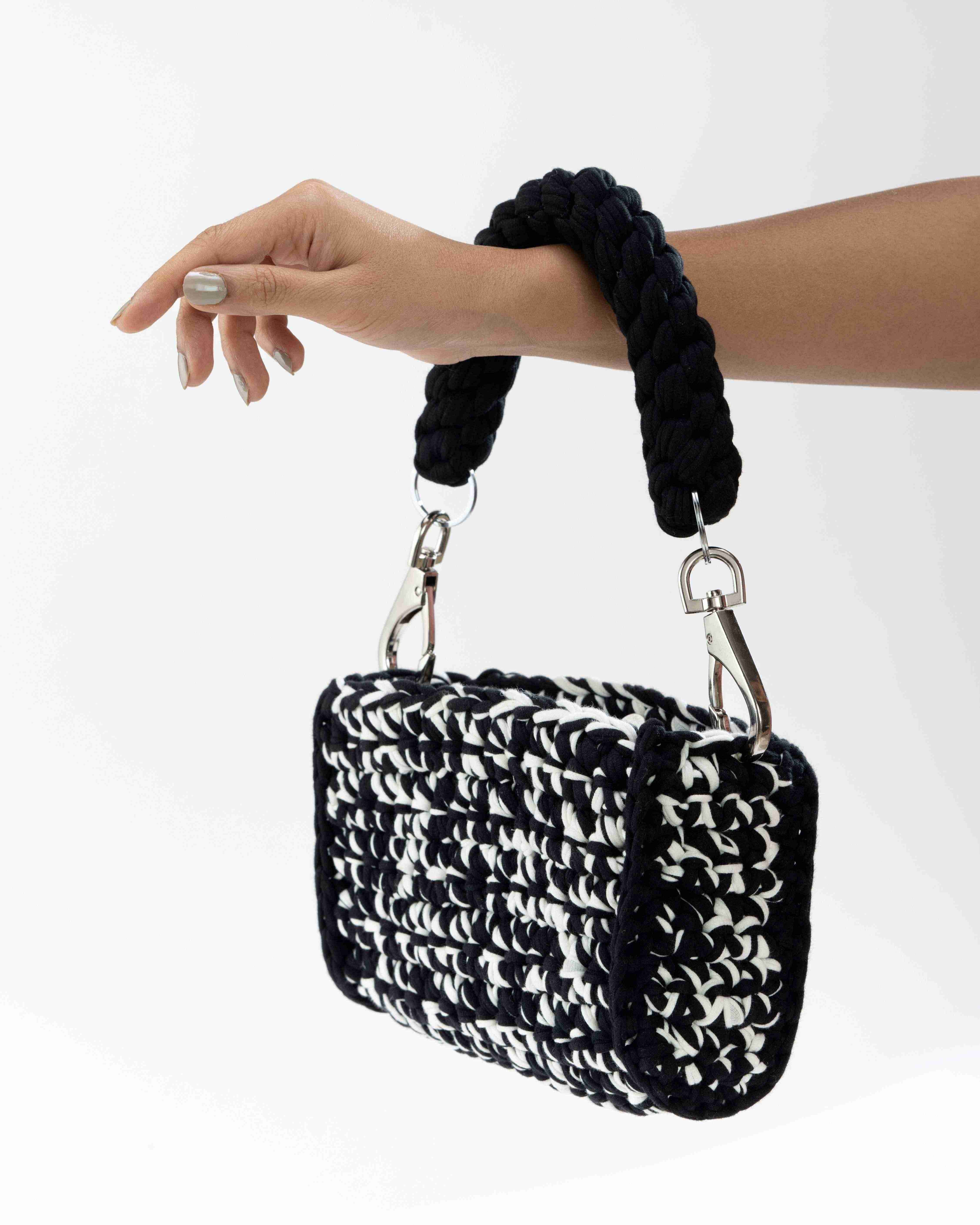 Bold Blend Handbag - Black & White