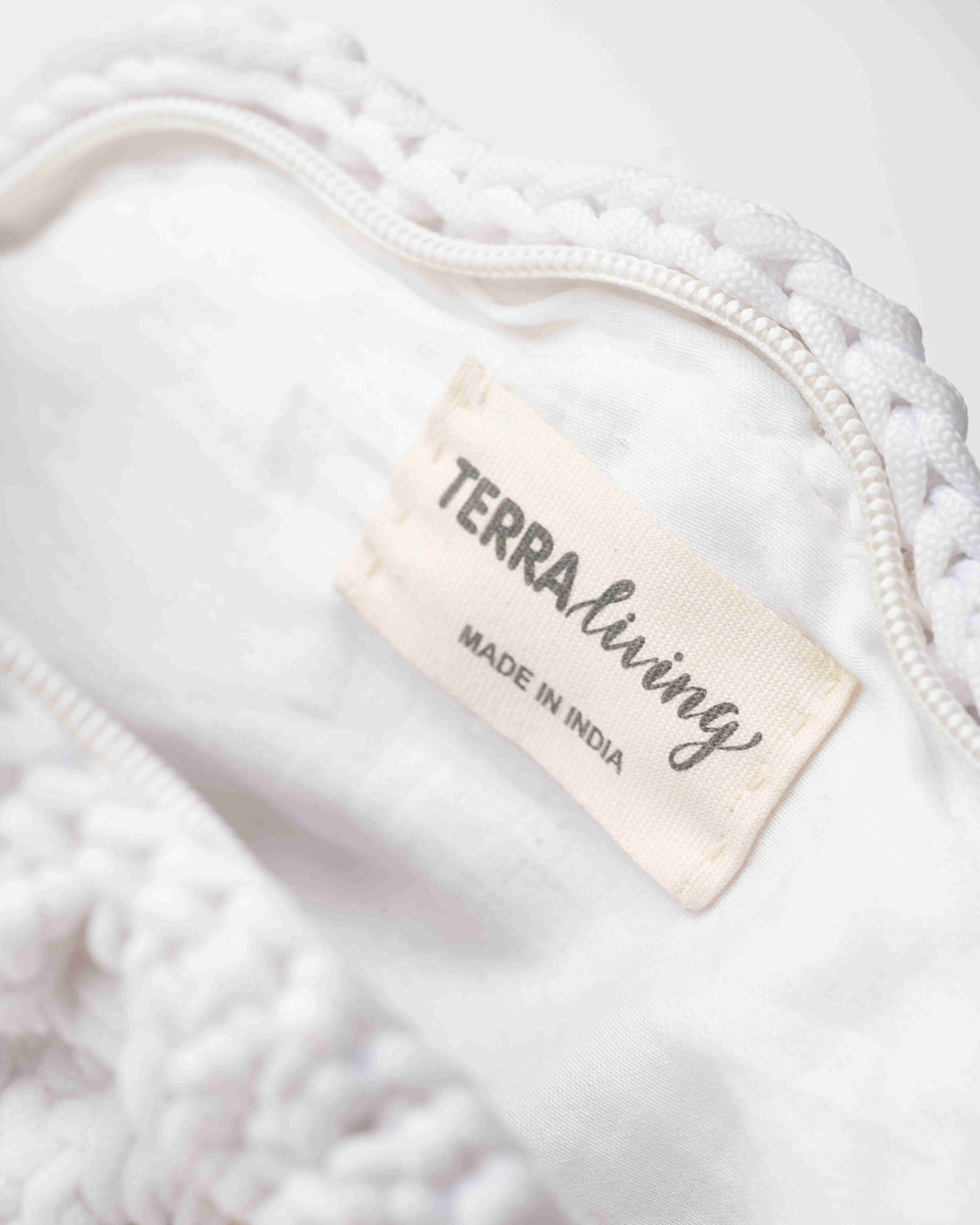 Seashell Secret Crochet Clutch - white