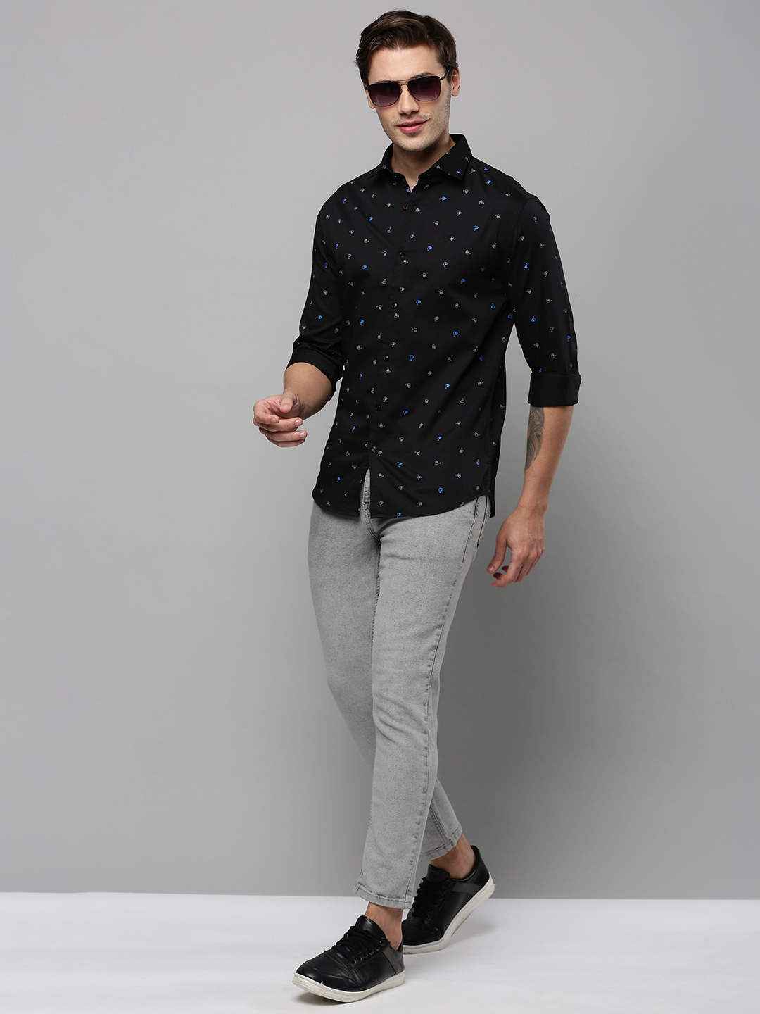 SHOWOFF Men's Spread Collar Long Sleeves Printed Black Shirt
