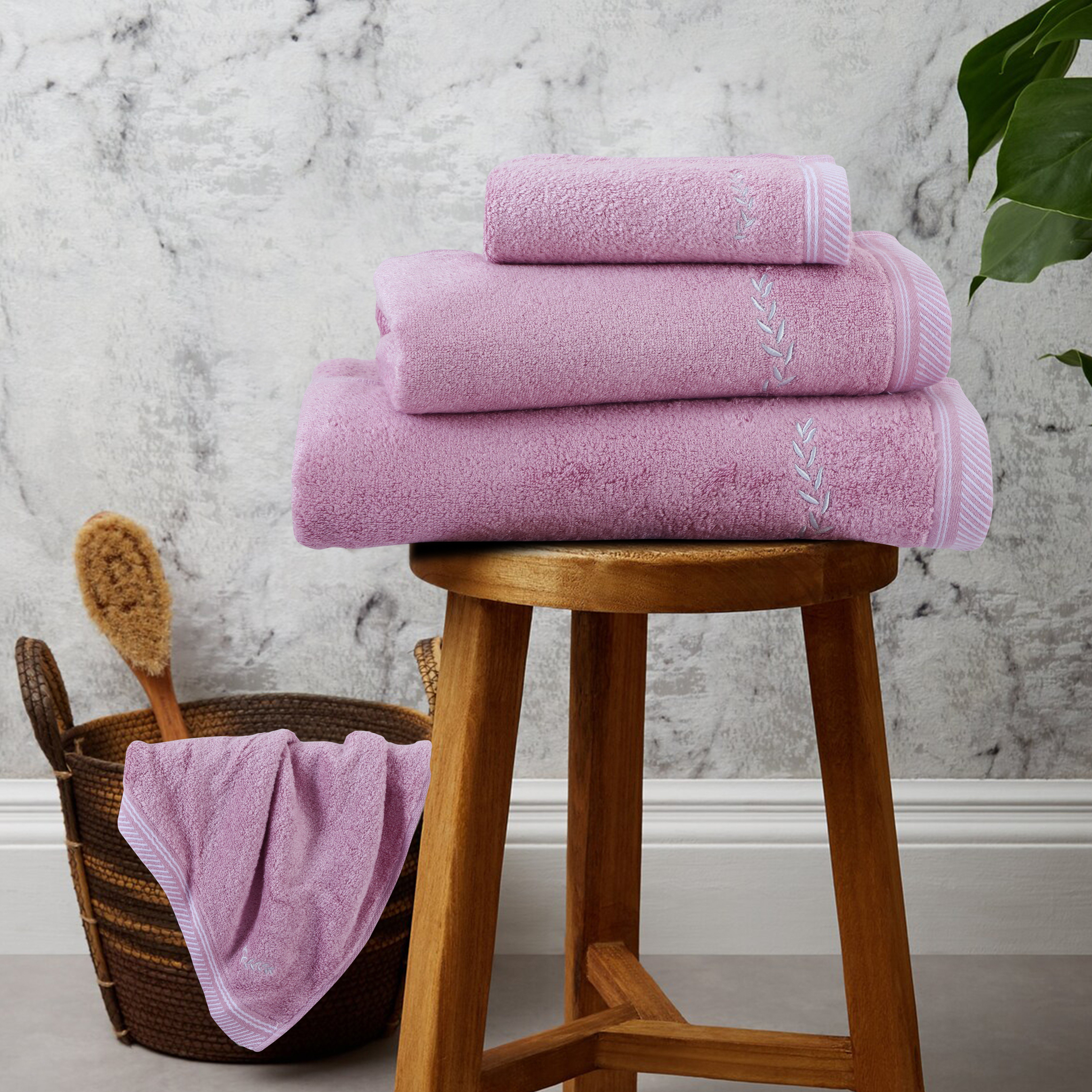 LuxeLoop BamBoo Pink Towel