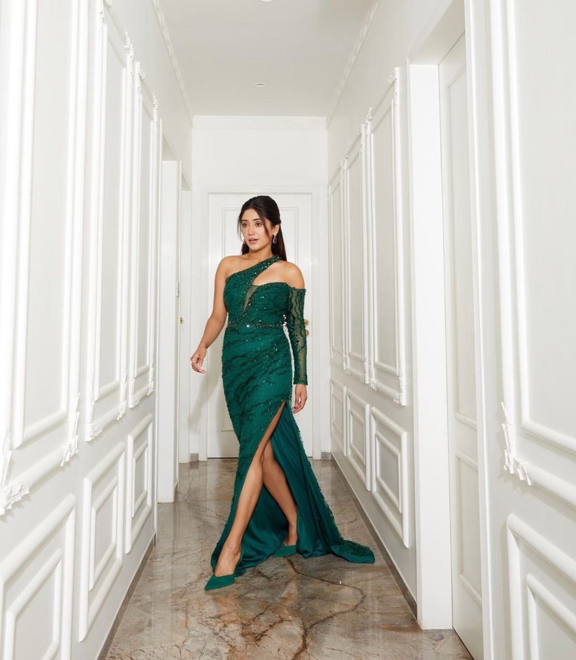 One shoulder mermaid gown