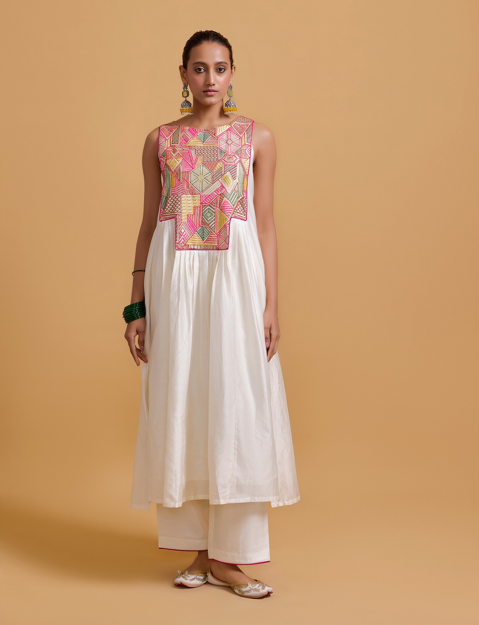 Mithai Offwhite Sleeveless Kurta Set