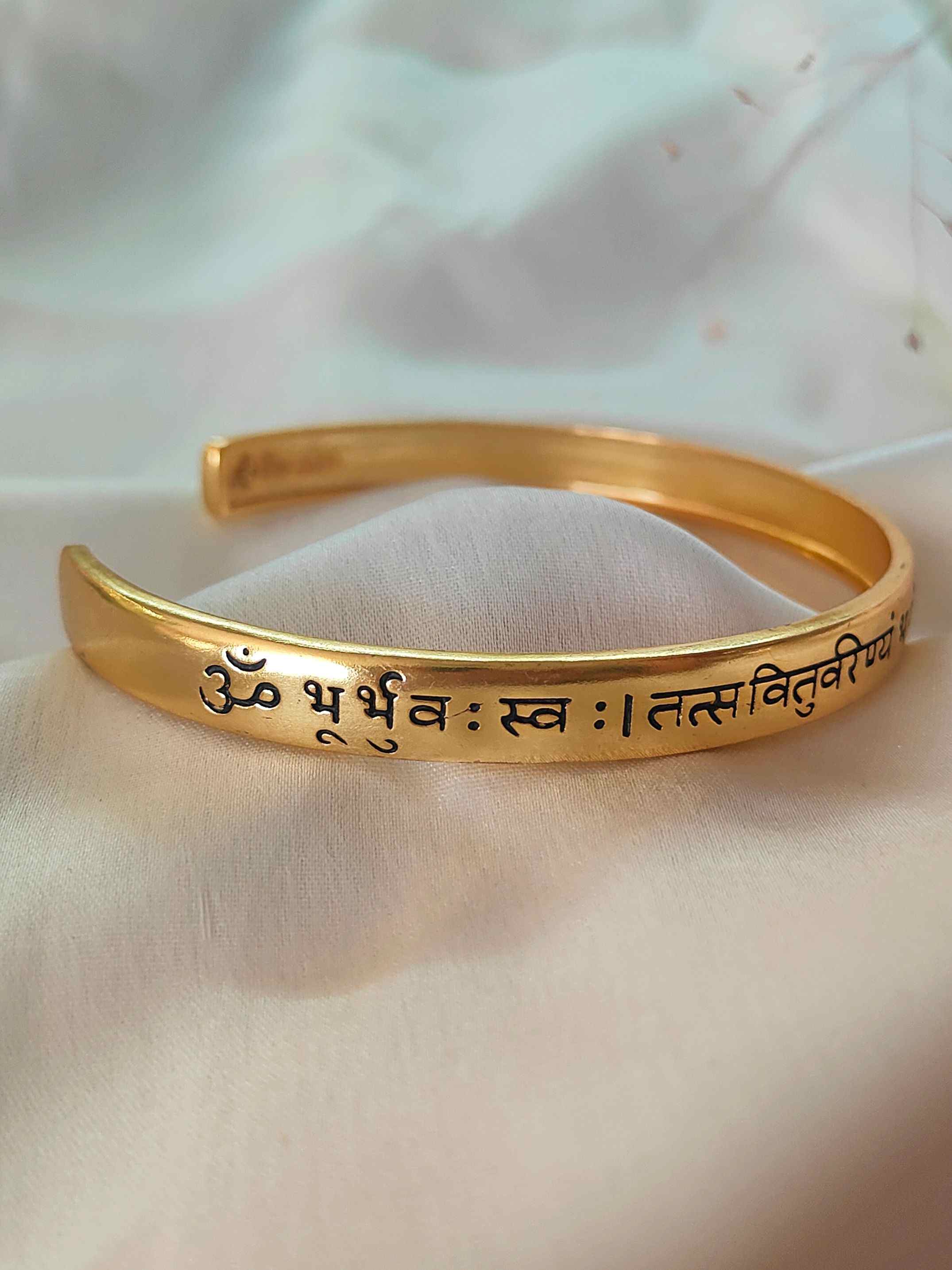 Gayatri Mantra Kada Male
