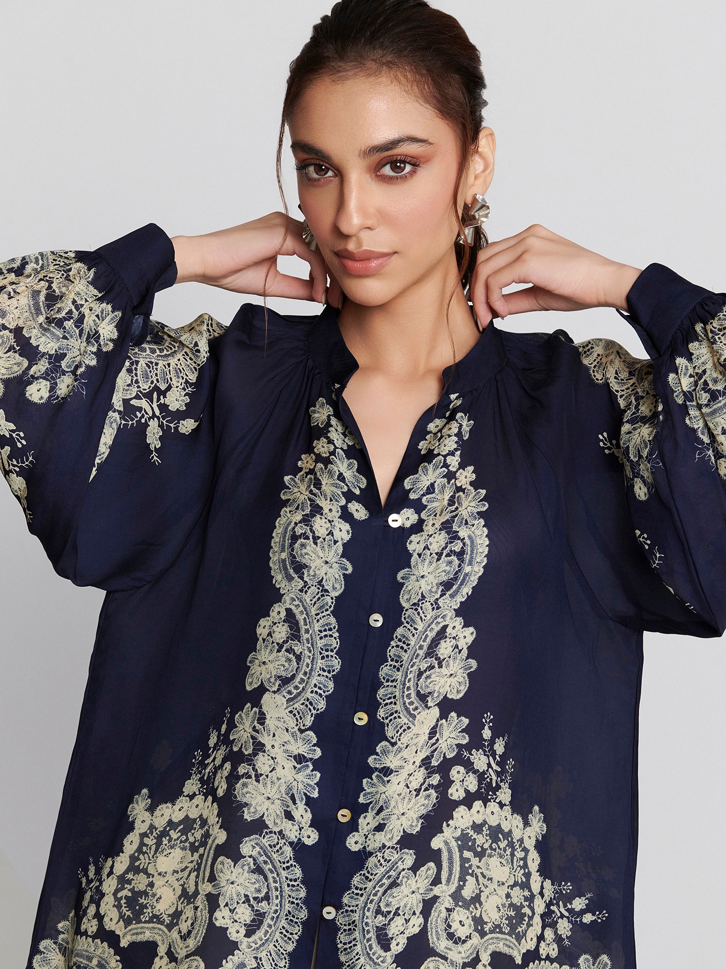 NAVY CHANTILLY TOP