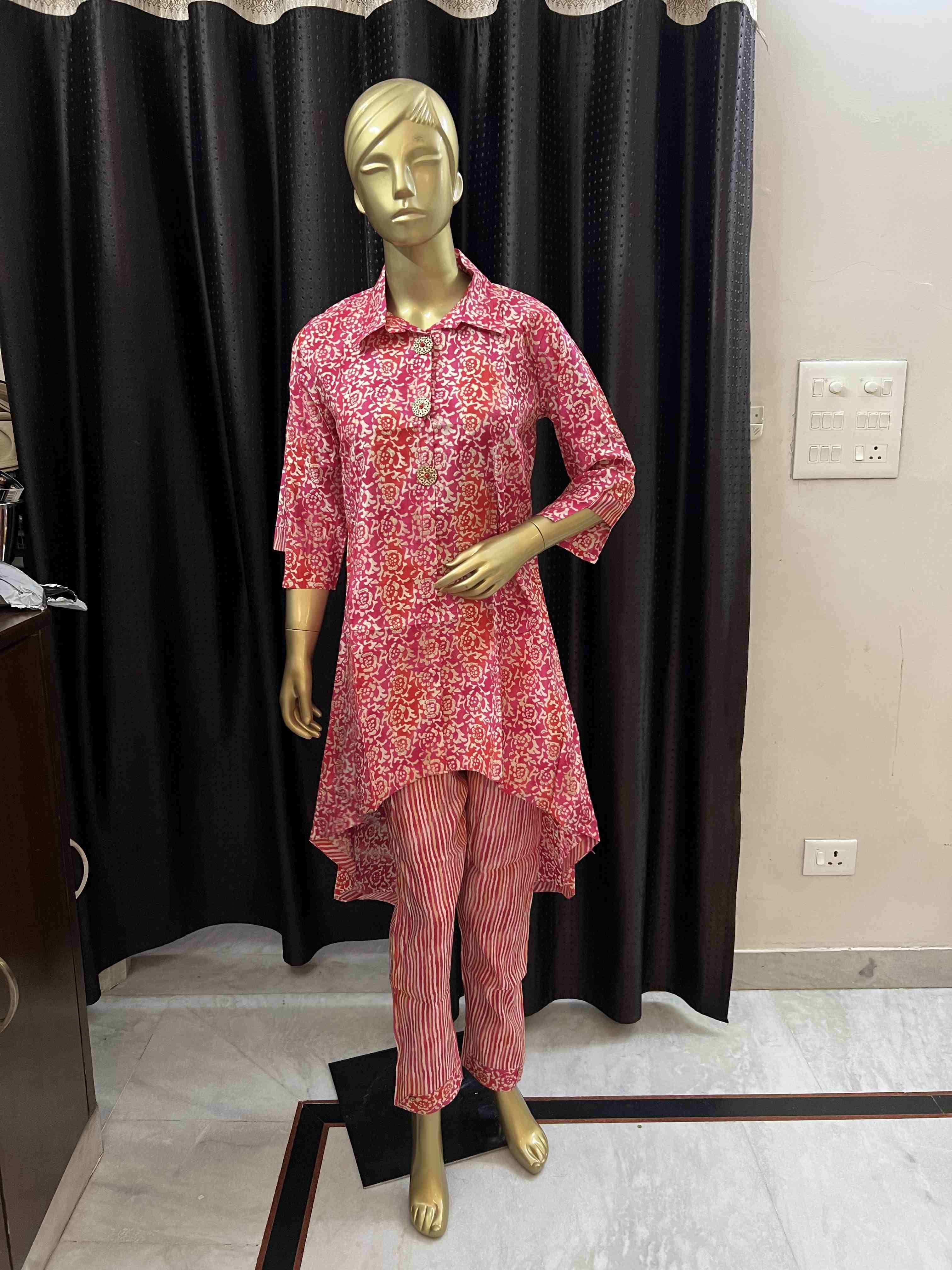 Collar sales neck suit