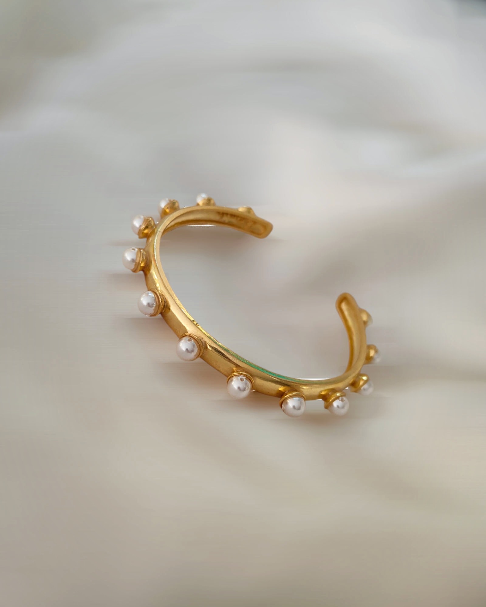 THE REGAL PEARL BANGLE