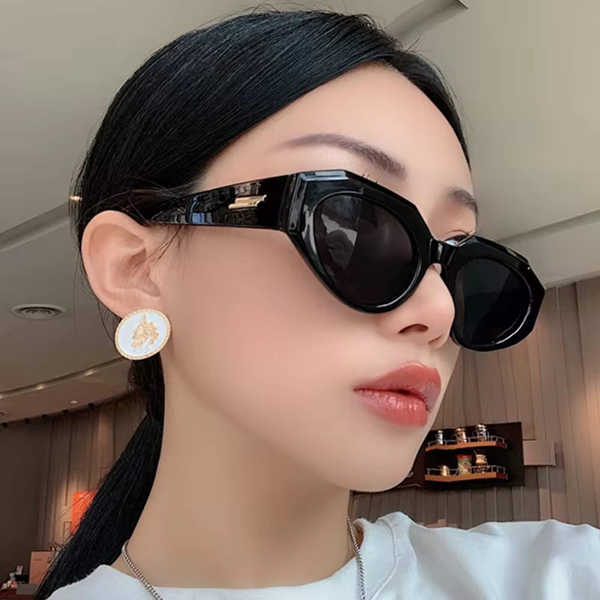 AUGEN Modern Oval Plastic Women Sunglasses UV 400 Protected Medium Size (191-C11)