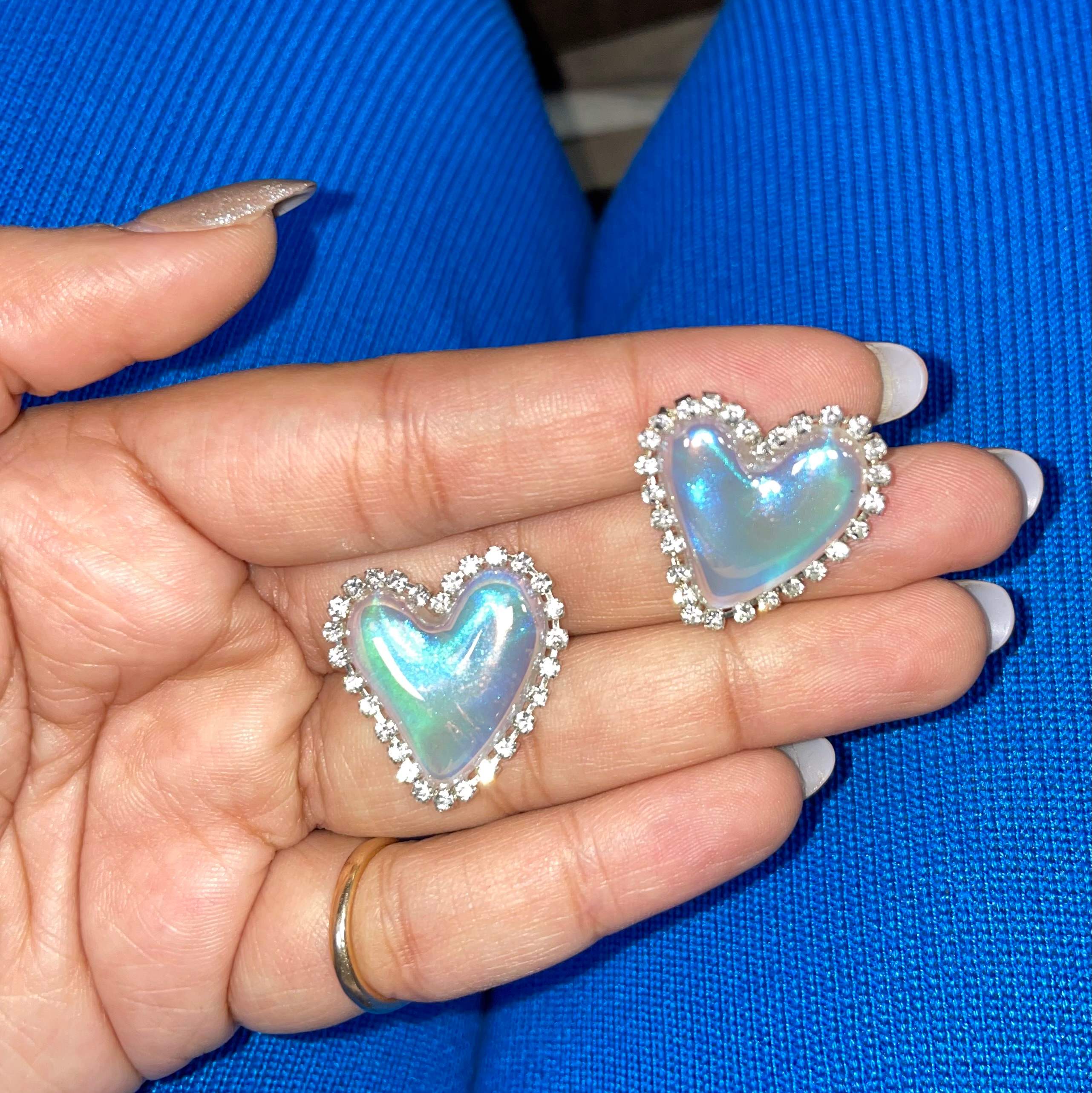 Rainbow effect white pearl heart with silver stone border