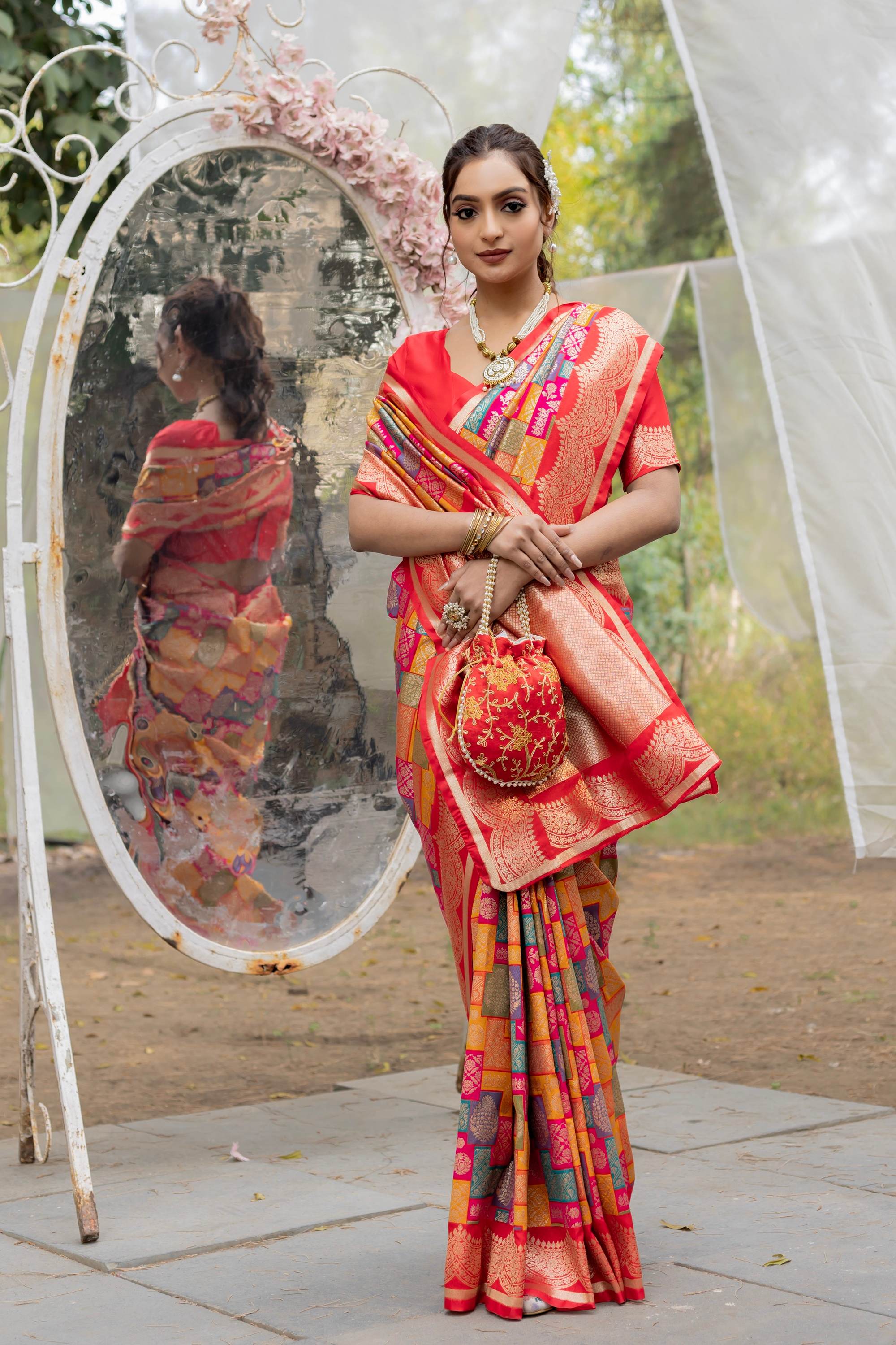 Tasarika Women Red Jacquard Saree