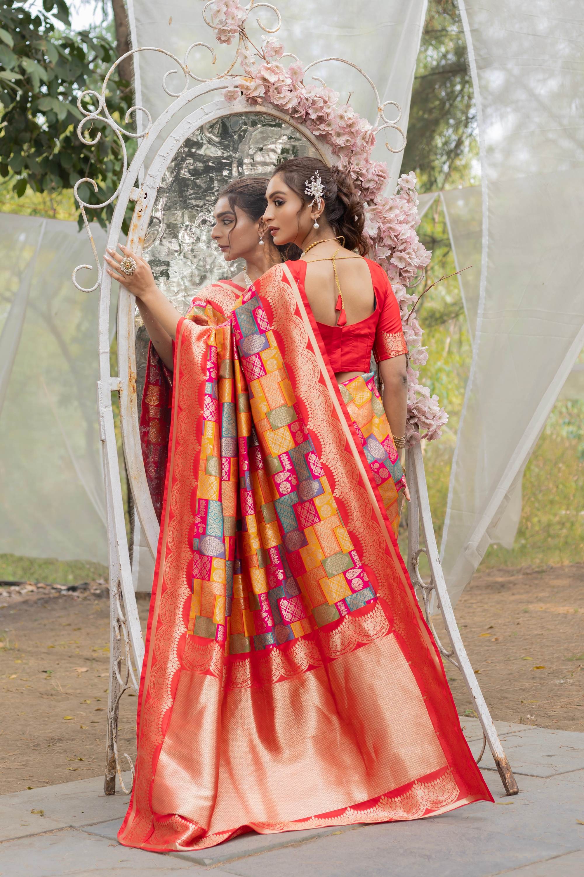 Tasarika Women Red Jacquard Saree