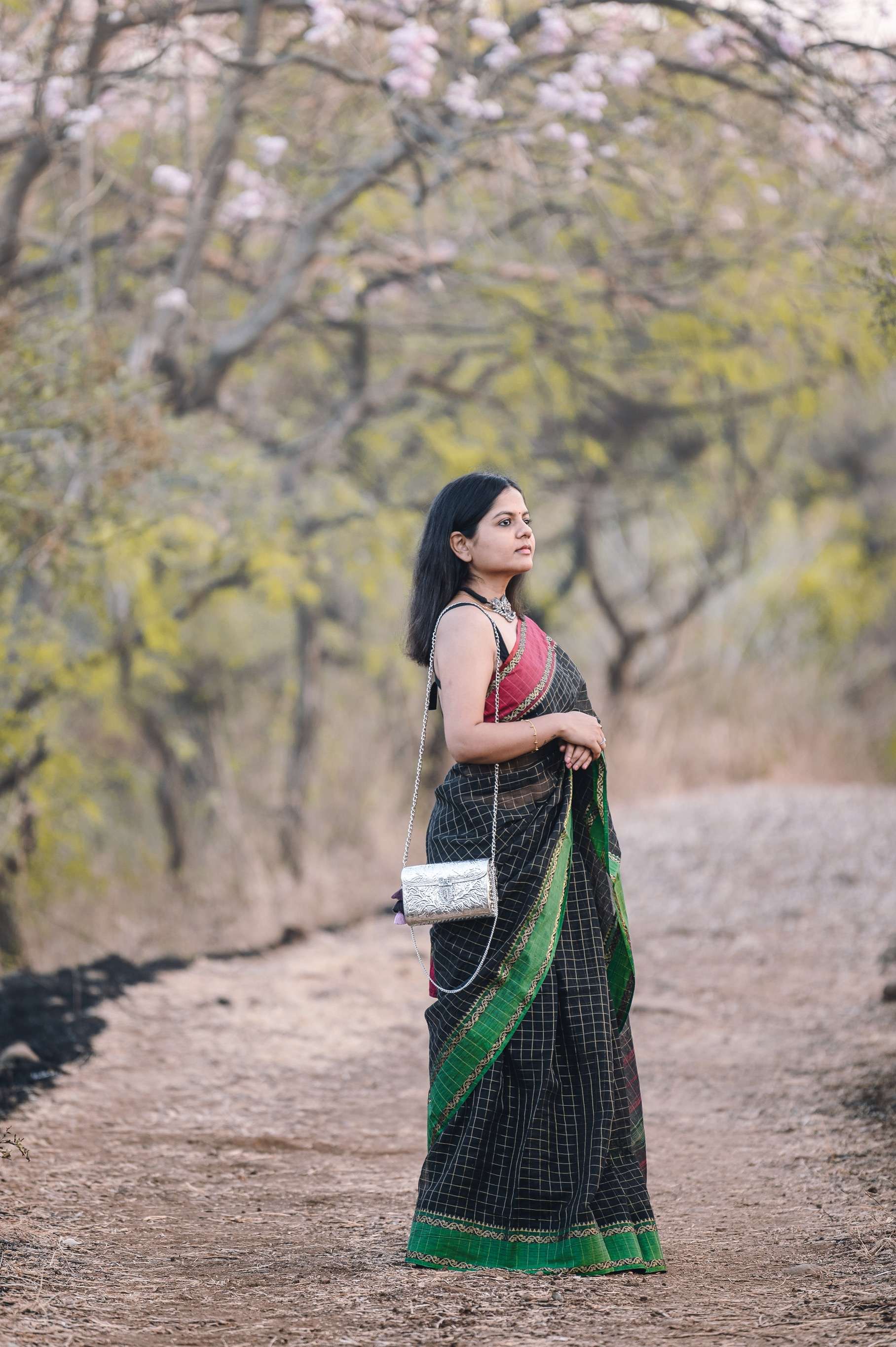 Floral Paatr Purse (Silver)