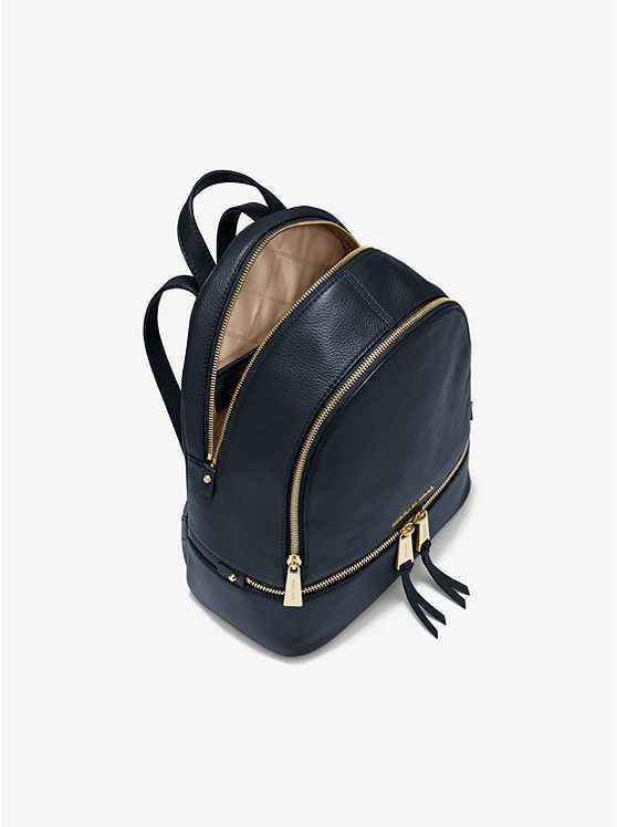 https://cdn.fynd.com/v2/falling-surf-7c8bb8/fyprod/wrkr/products/pictures/item/free/original/Vxj4XWQXW-Michael-Kors-30S5GEZB1LADMIRAL.jpeg