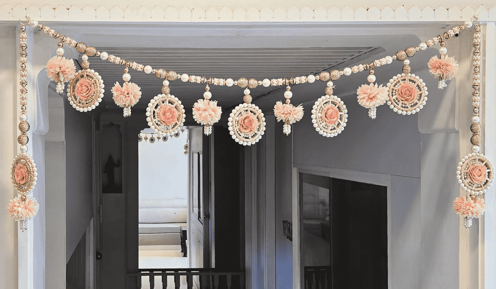 Bandarwal with flowers and pearls rings