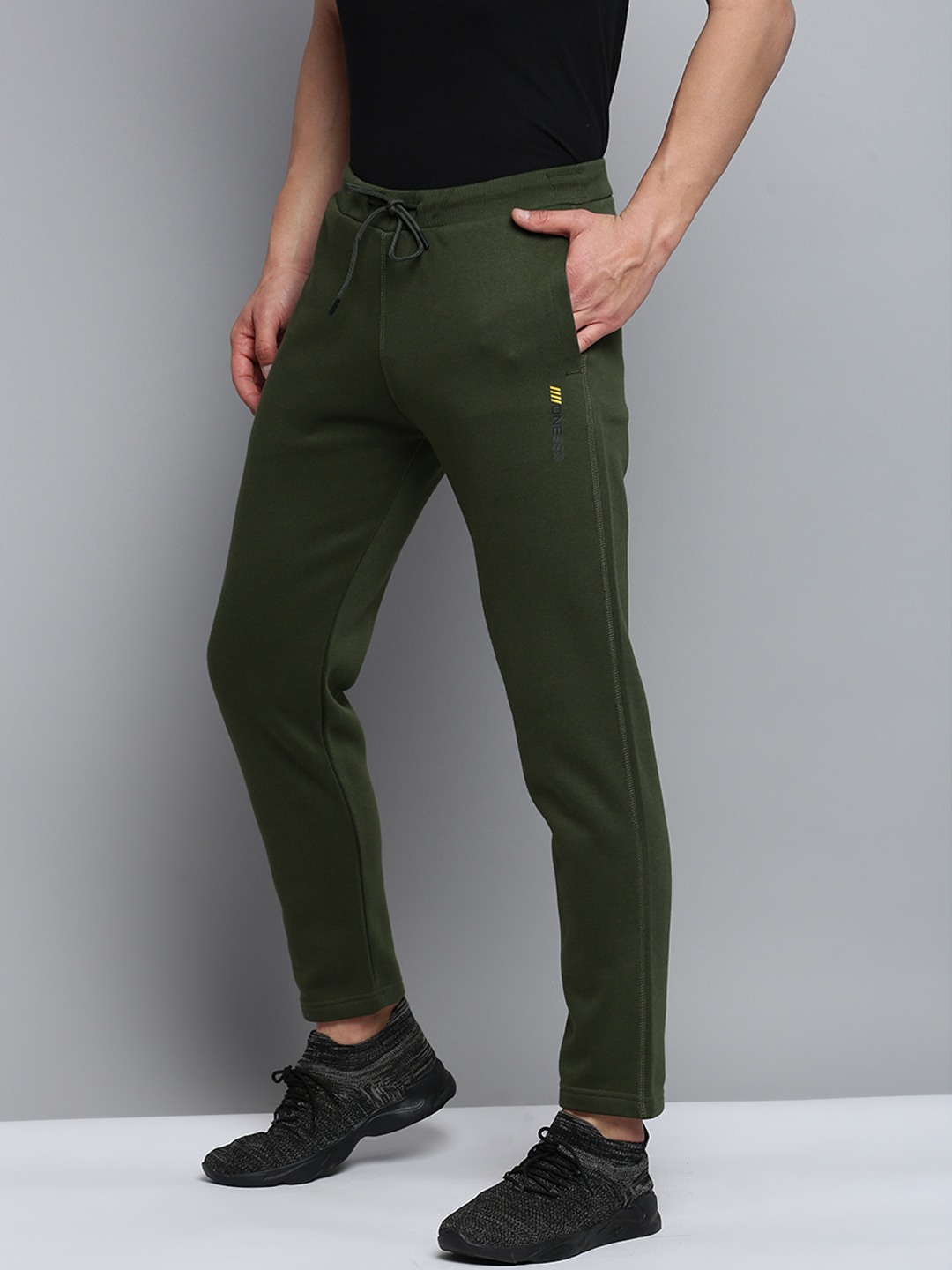 SHOWOFF Men's Solid Olive Relaxed Fit Regular Track Pant