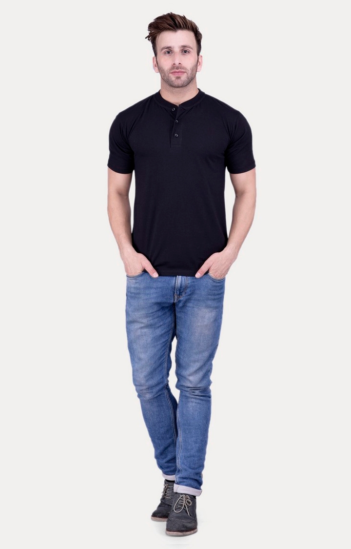 Weardo | Men's Black Cotton Solid Regular T-Shirts 1