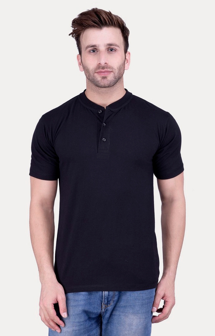 Weardo | Men's Black Cotton Solid Regular T-Shirts 0
