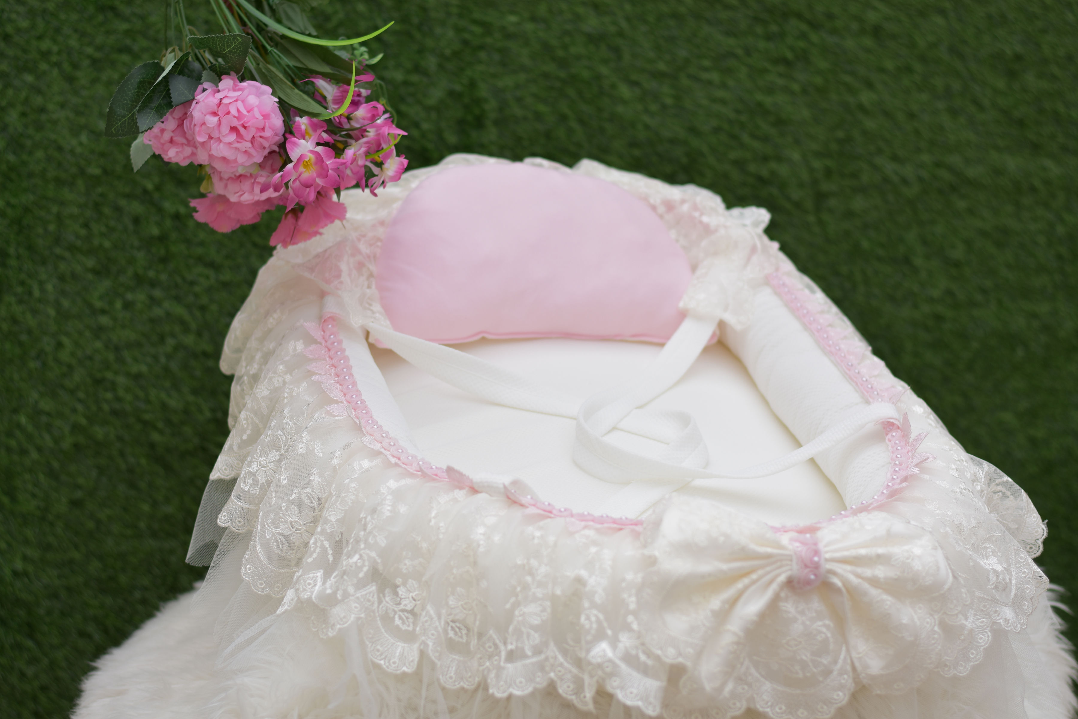 Roseate Den Classic Baby Nest
