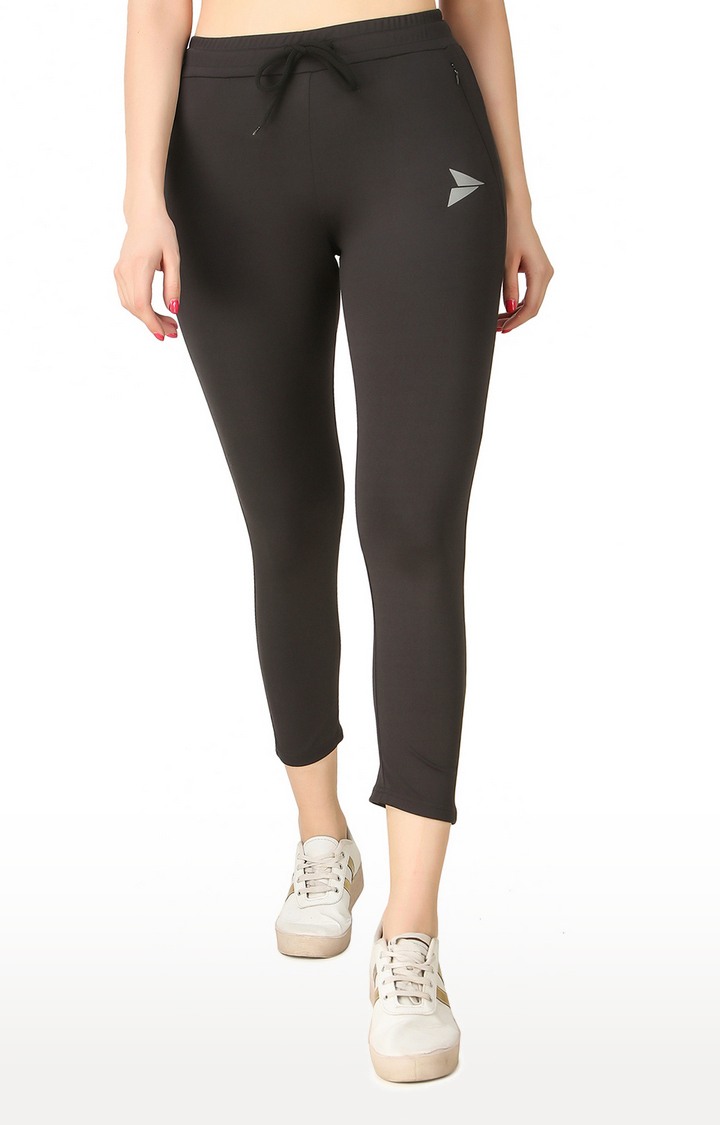 Women's Black Lycra Solid Capris