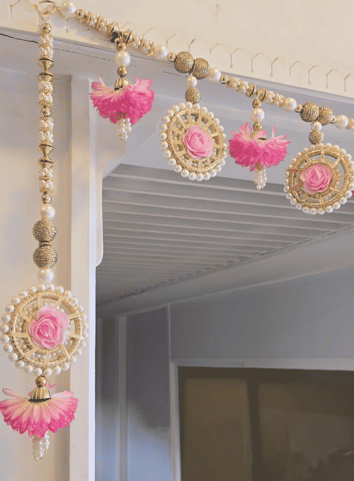 Bandarwal with flowers and pearls rings
