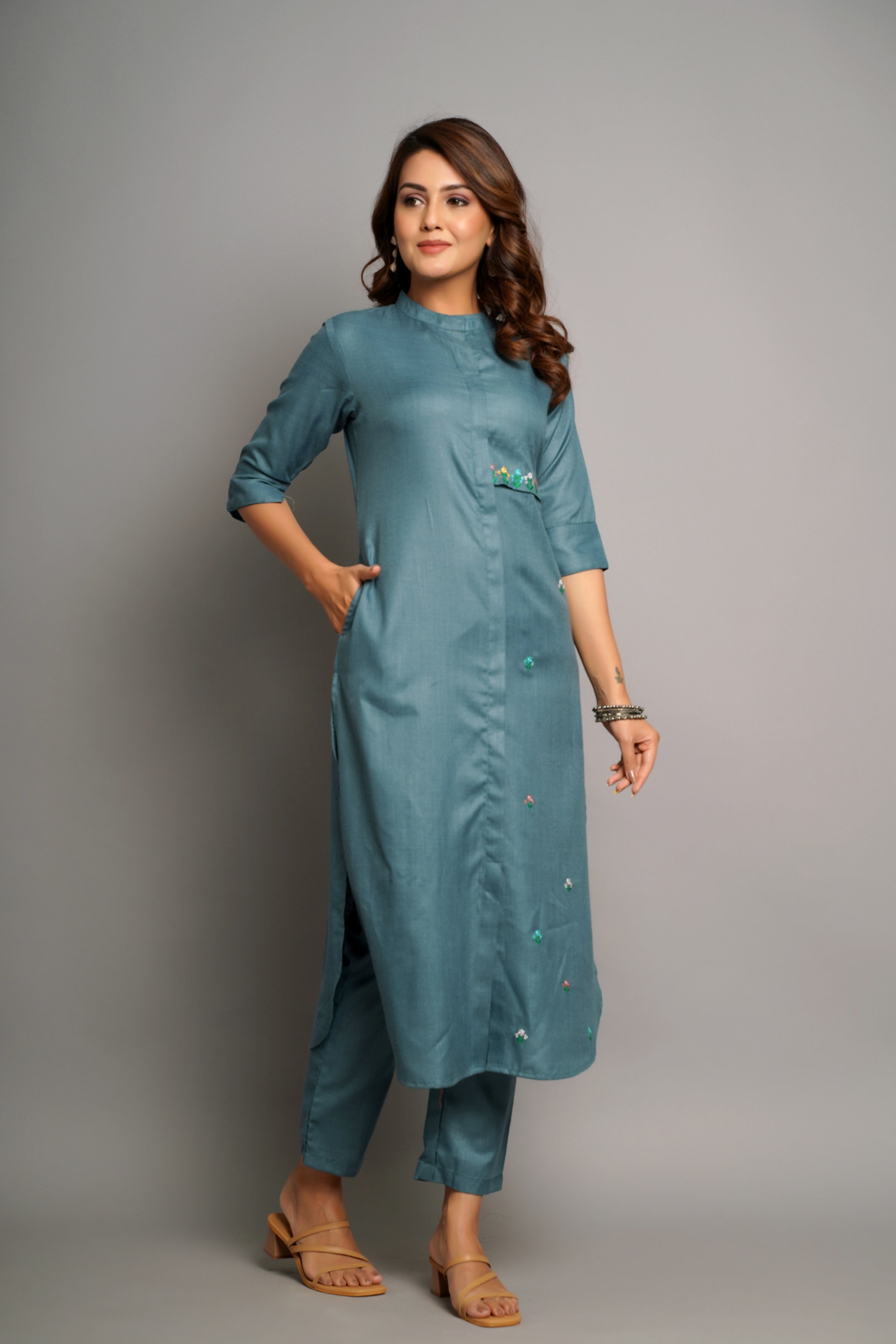 Women's Ethnic Wear, Regular Straight Embroidery kurta With Pant
